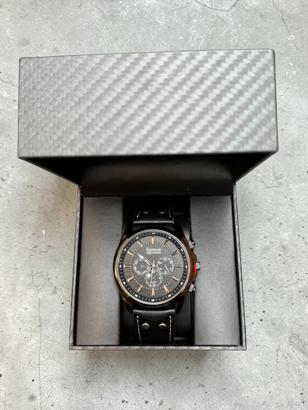 Classy American Exchange Leather Strapped Watch