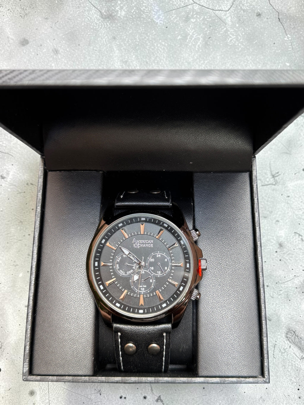 Classy American Exchange Leather Strapped Watch