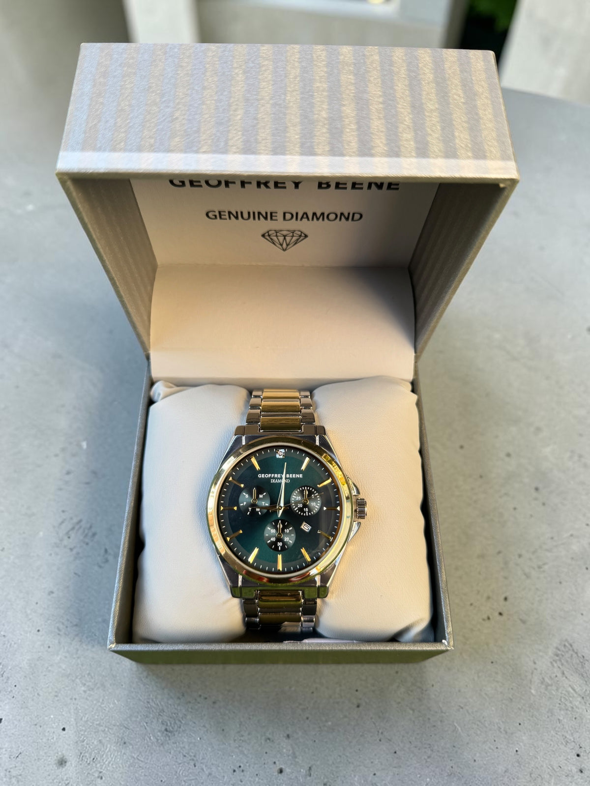 Geoffrey Beene Navy Teal Coloured Dial With Gold Outer Ring Gorgeous Watch