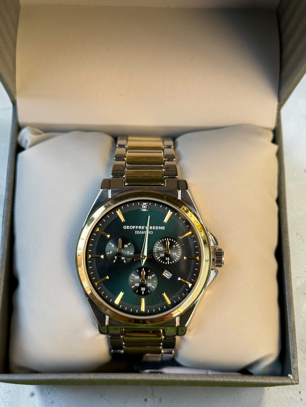 Geoffrey Beene Navy Teal Coloured Dial With Gold Outer Ring Gorgeous Watch