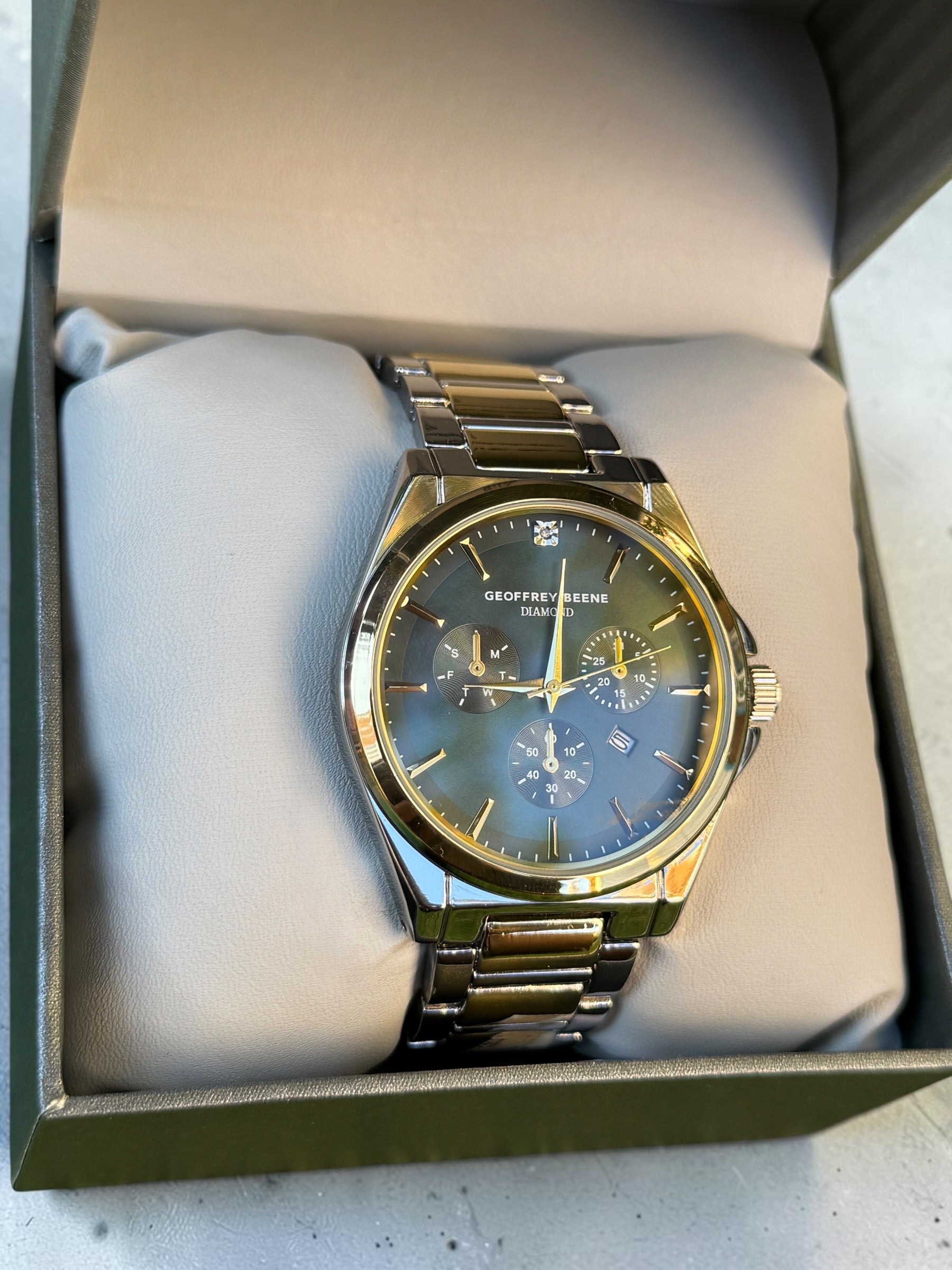 Geoffrey Beene Navy Teal Coloured Dial With Gold Outer Ring Gorgeous Watch