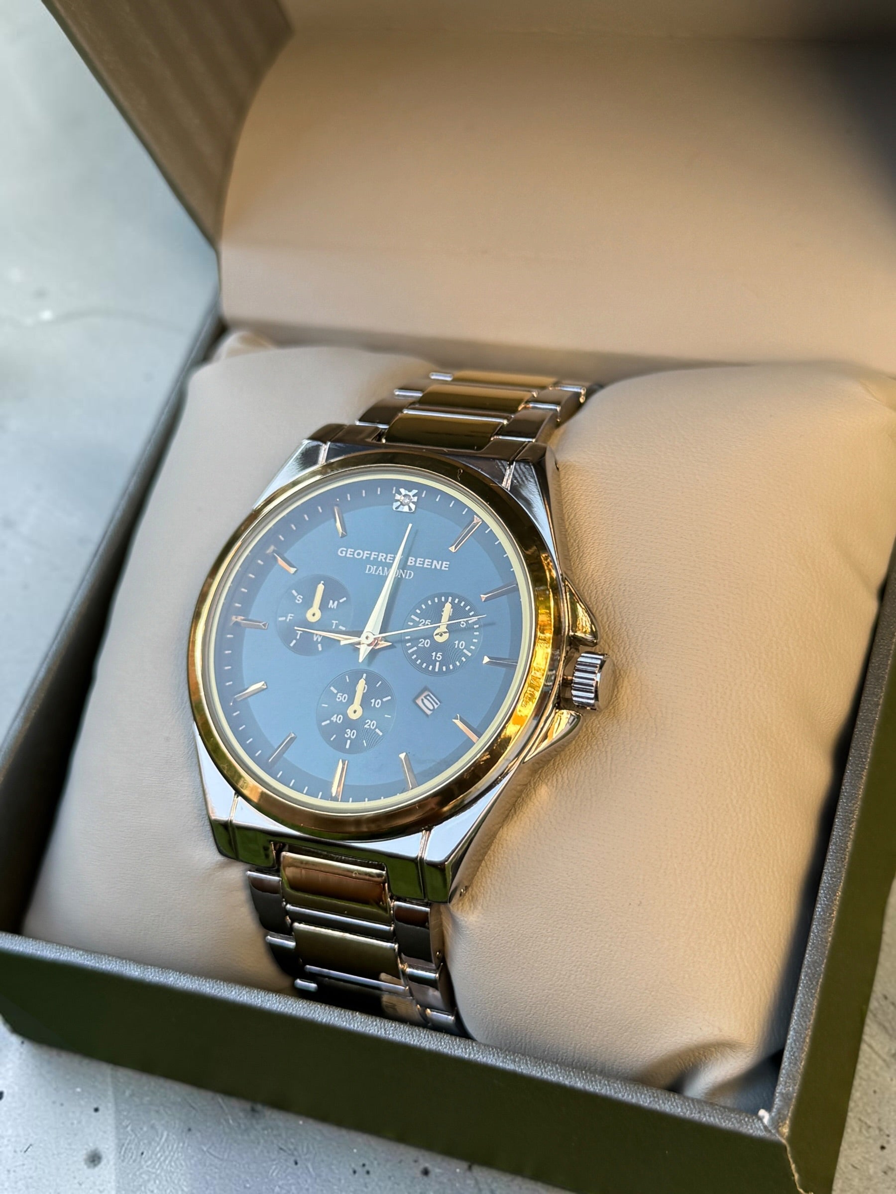 Geoffrey Beene Navy Teal Coloured Dial With Gold Outer Ring Gorgeous Watch